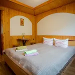 сервус Guest